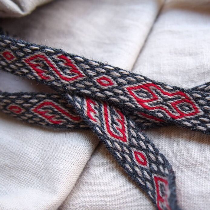 Tablet woven band for historical reenactment, D02_Fv1