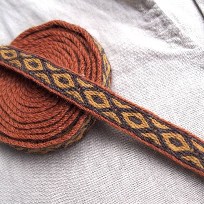 Tablet woven band for historical re-enactment, A05a_Fv1